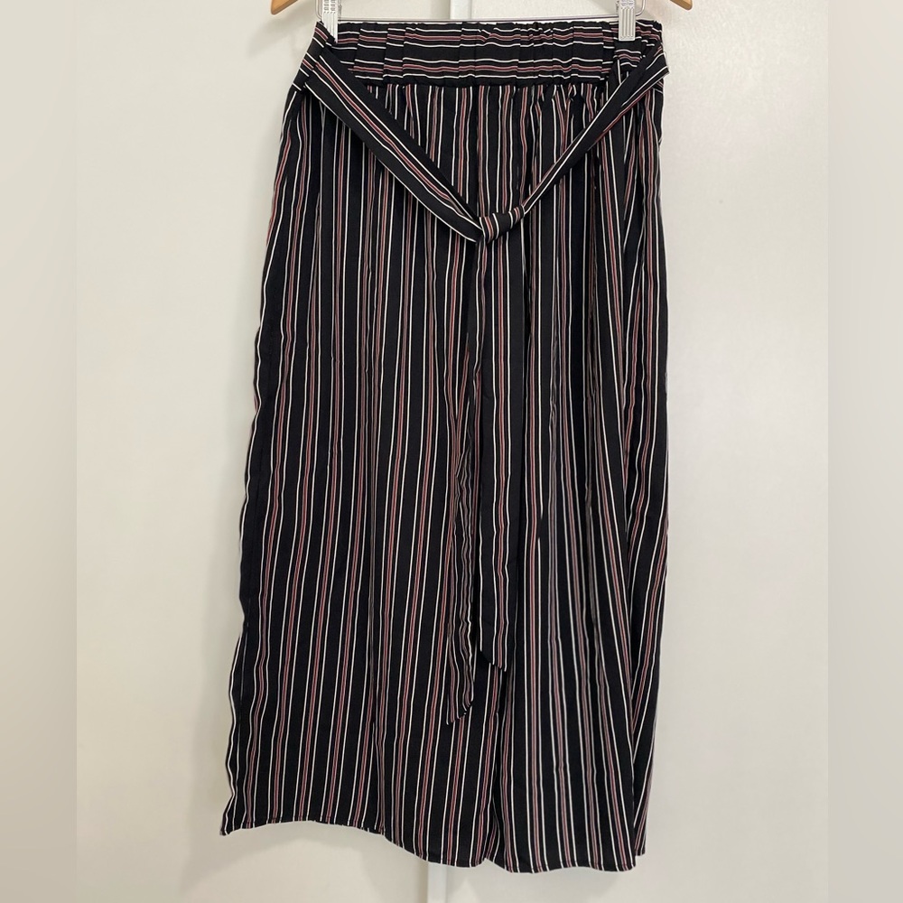 🍄 $5.00 🍄 NWOT Forever 21 Wide Leg Crop Pants Size: XL